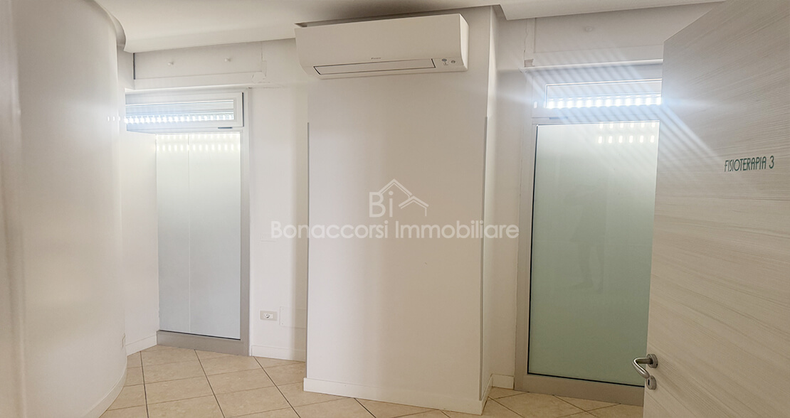 AFFITTO LOCALE COMMERCIALE - Foto #4