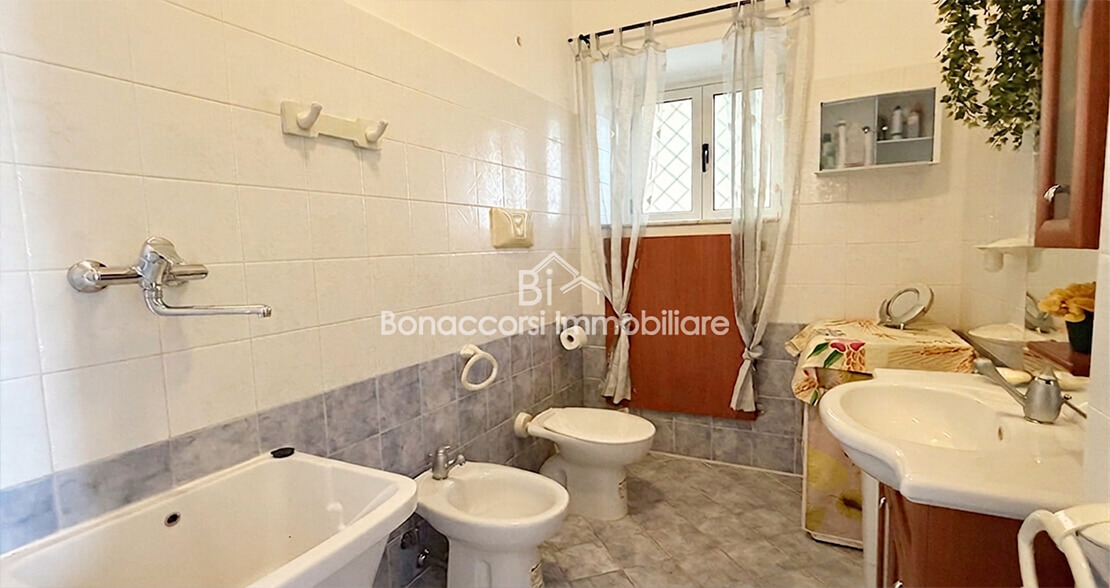 BILOCALE NEL CENTRO STORICO - Foto #8